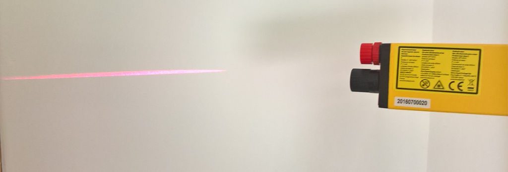 Niveau laser avec diffuseur ligne